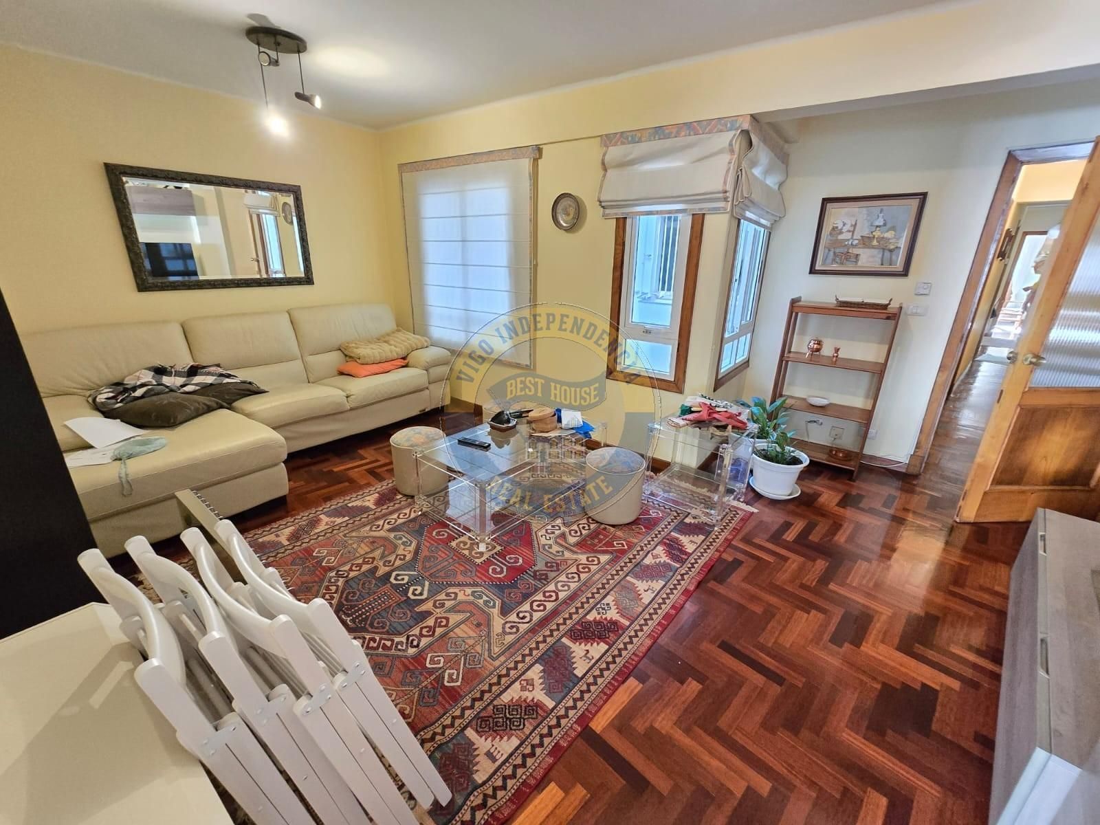 Living room of Flat to rent in Vigo   with Heating, Parquet flooring and Balcony