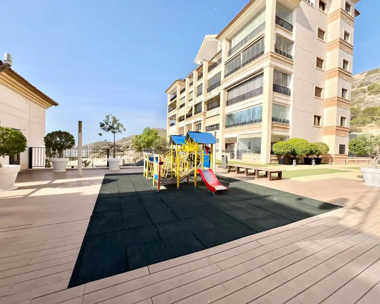 Terraza de Apartamento de alquiler en Guardamar del Segura con Aire acondicionado, Calefacción y Piscina