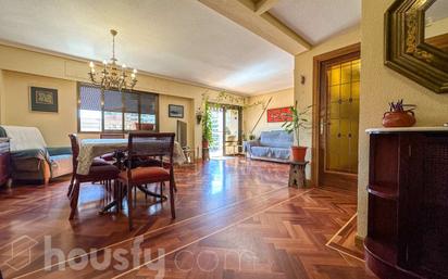 Sala d'estar de Pis en venda en  Madrid Capital amb Calefacció, Parquet i Terrassa