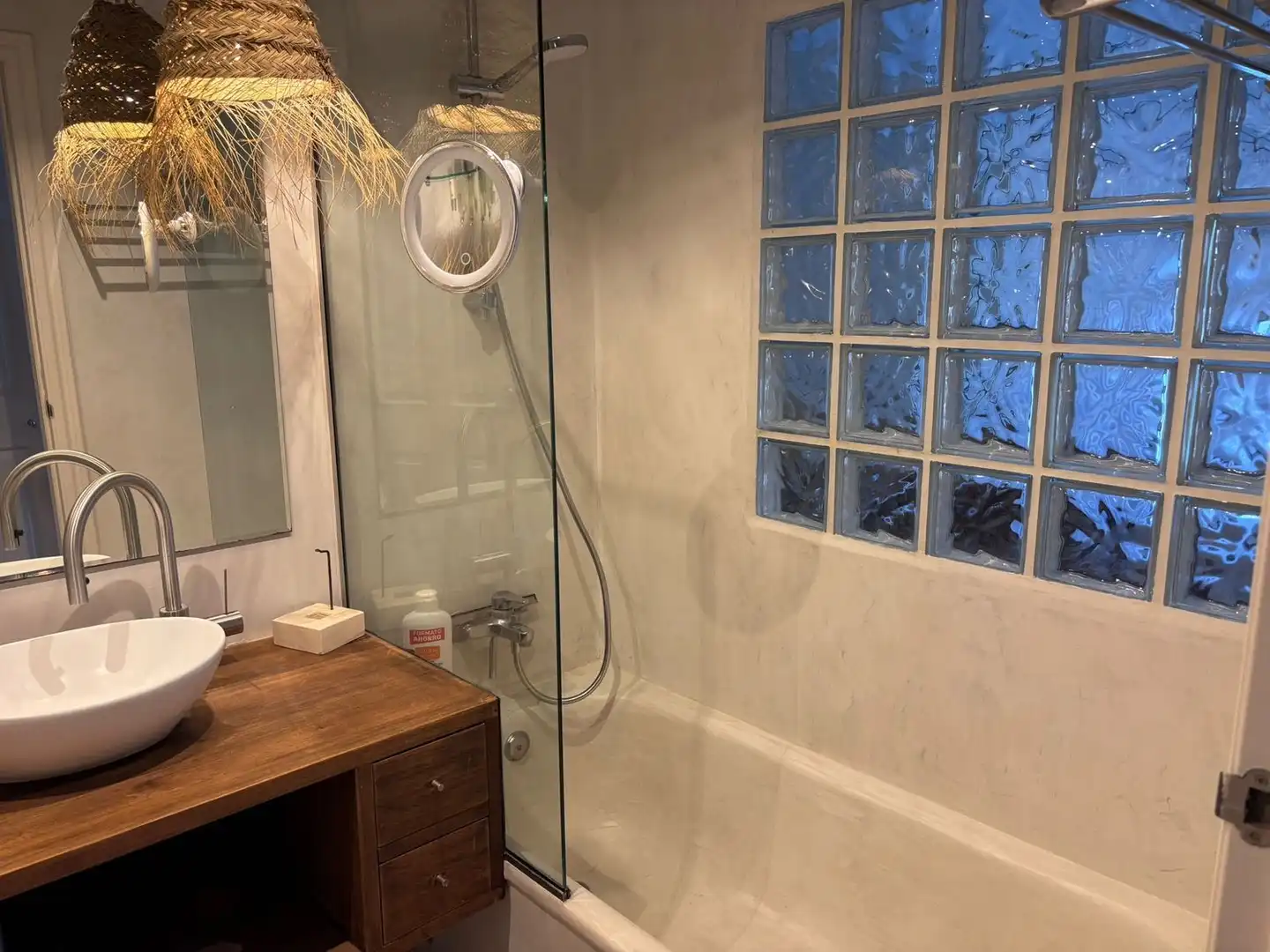 Bathroom of Flat for rent in Castell d'Aro, Platja d'Aro i s'Agaró  with Air Conditioner, Private garden and Terrace
