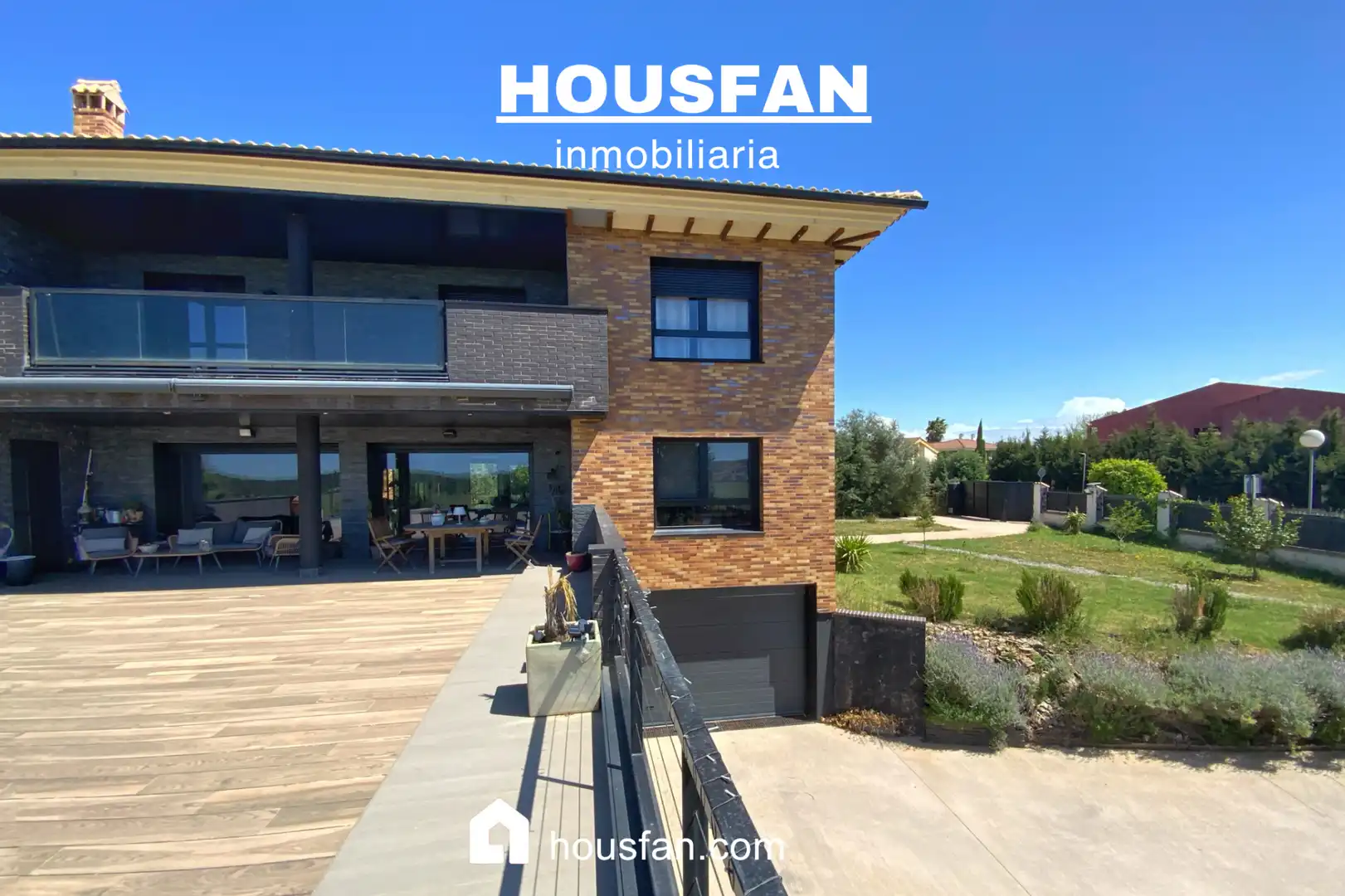 Vista exterior de Casa o xalet en venda en Cáceres amb Aire condicionat, Calefacció i Jardí privat