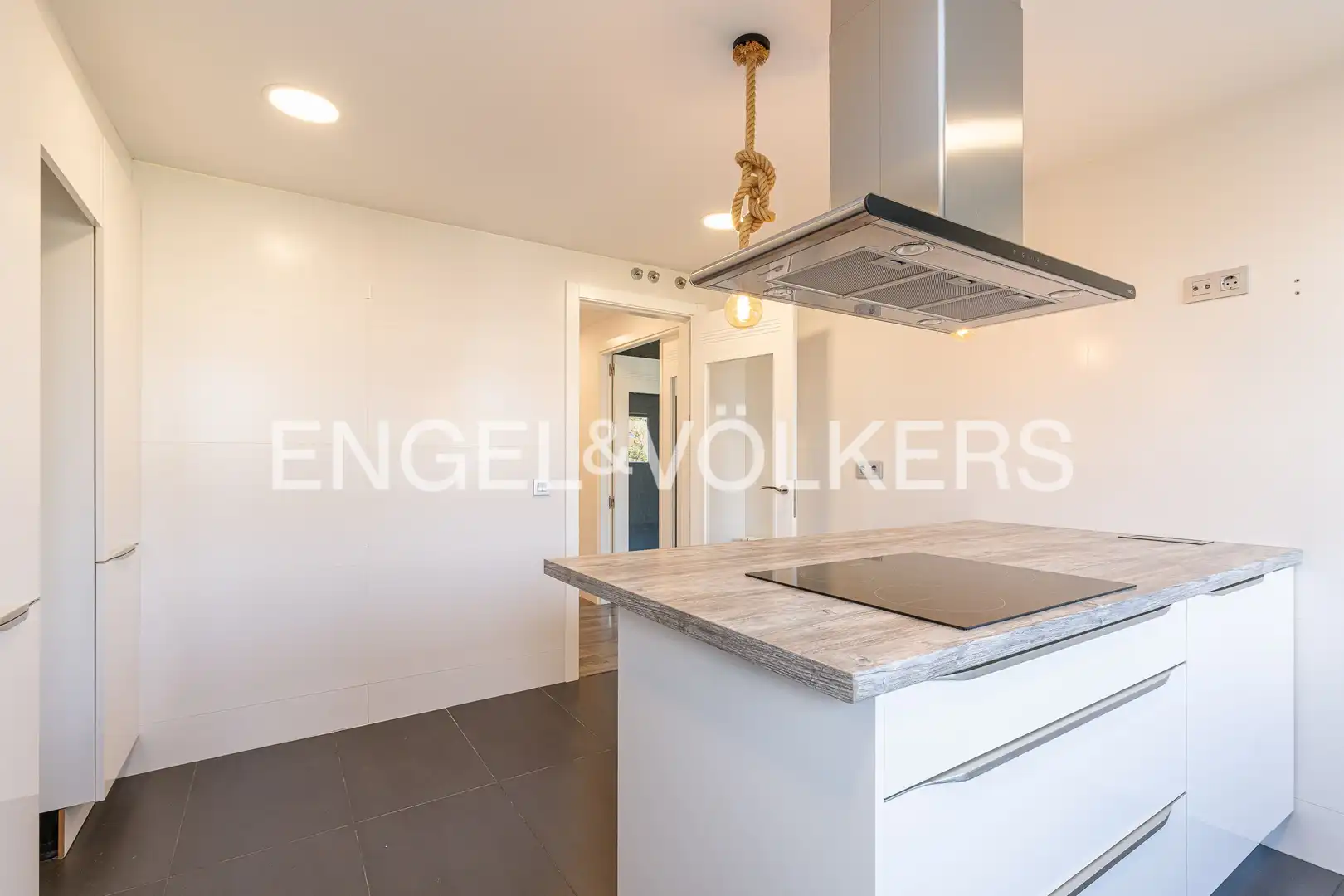 Cocina de Dúplex en venta en Alcorcón con Aire acondicionado, Calefacción y Jardín privado