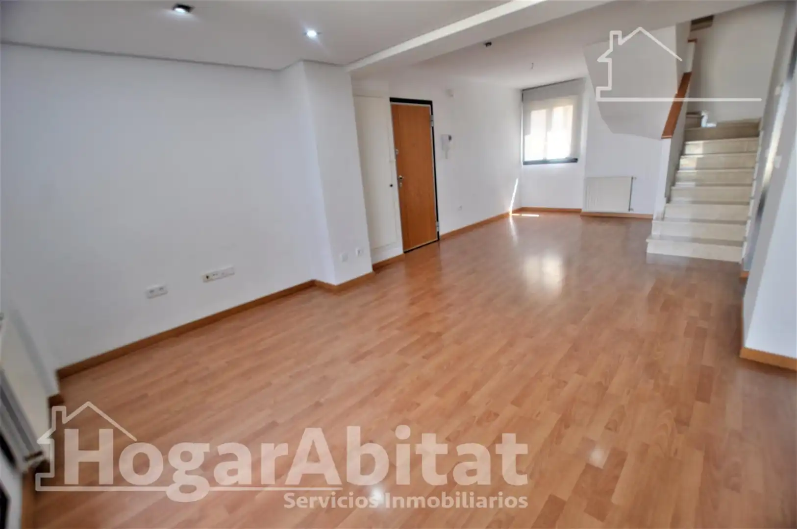 Sala de estar de Ático en venta en El Puig de Santa Maria con Aire acondicionado, Calefacción y Parquet