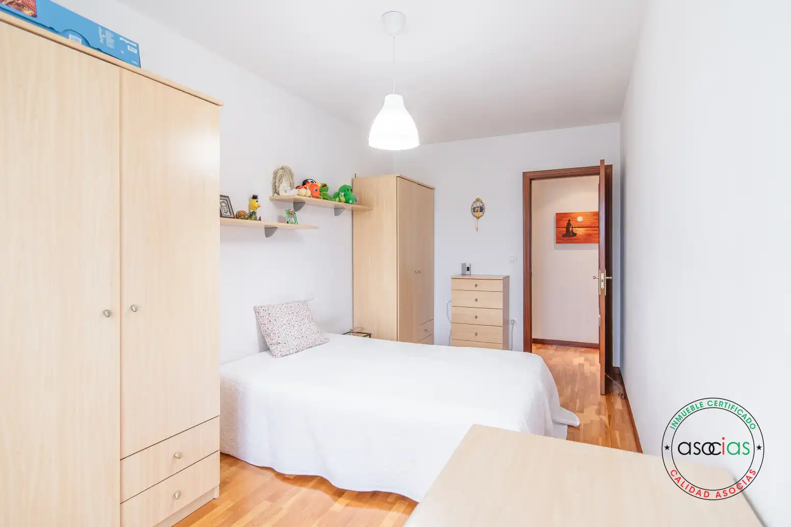 Dormitori de Pis en venda en Gijón  amb Calefacció, Parquet i Traster