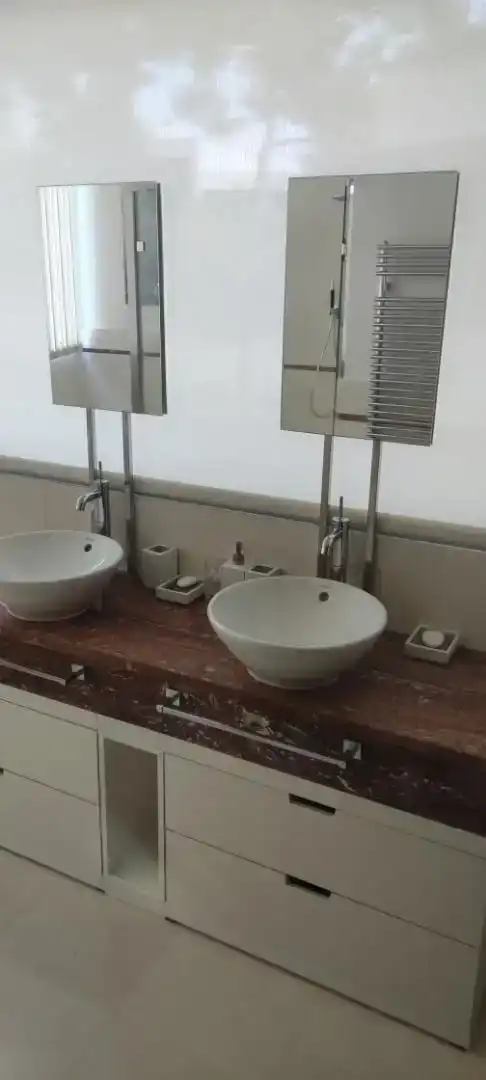 Baño de Casa adosada en venta en Marbella con Aire acondicionado, Piscina y Balcón