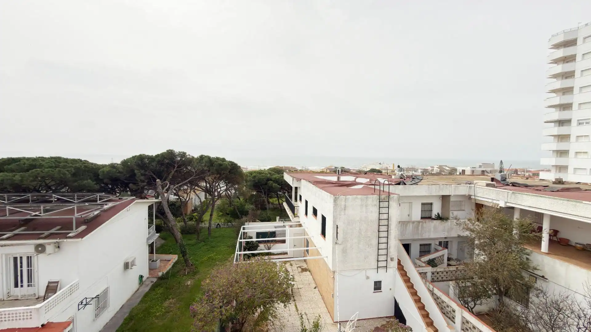 Vista exterior de Casa adosada de alquiler en Punta Umbría con Terraza y Piscina comunitaria