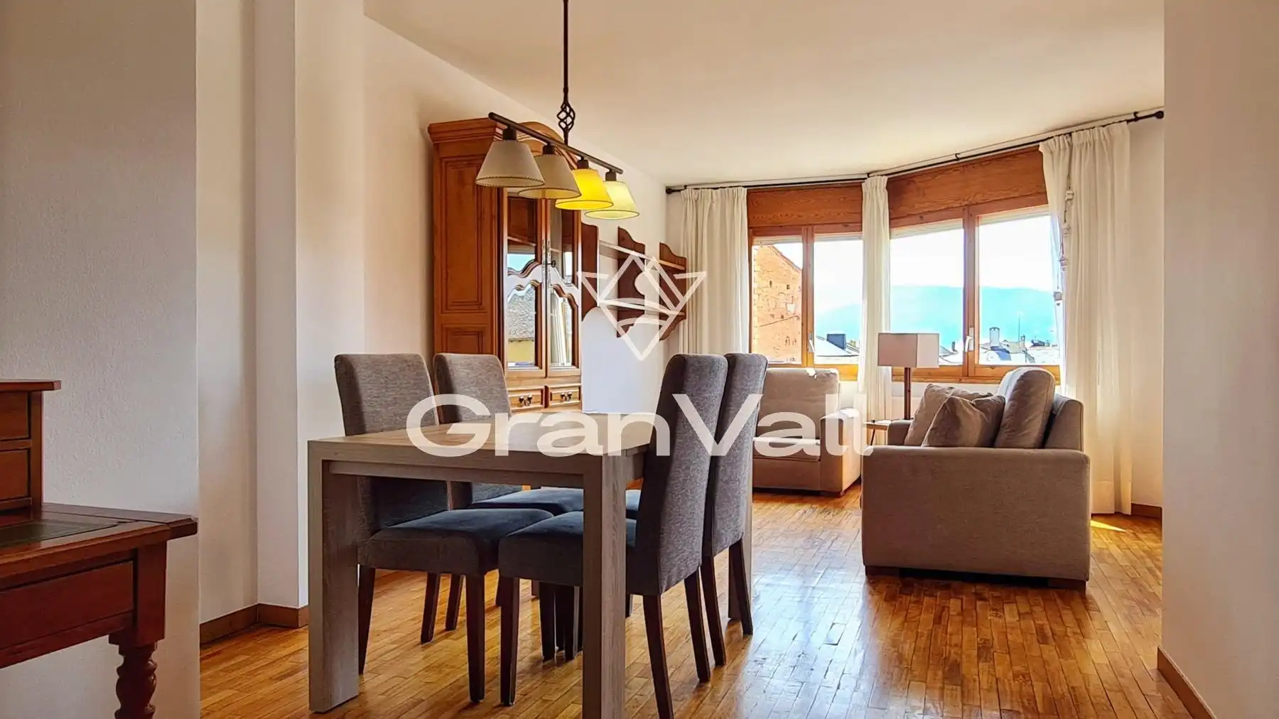 Menjador de Apartament en venda en Puigcerdà amb Calefacció, Parquet i Terrassa