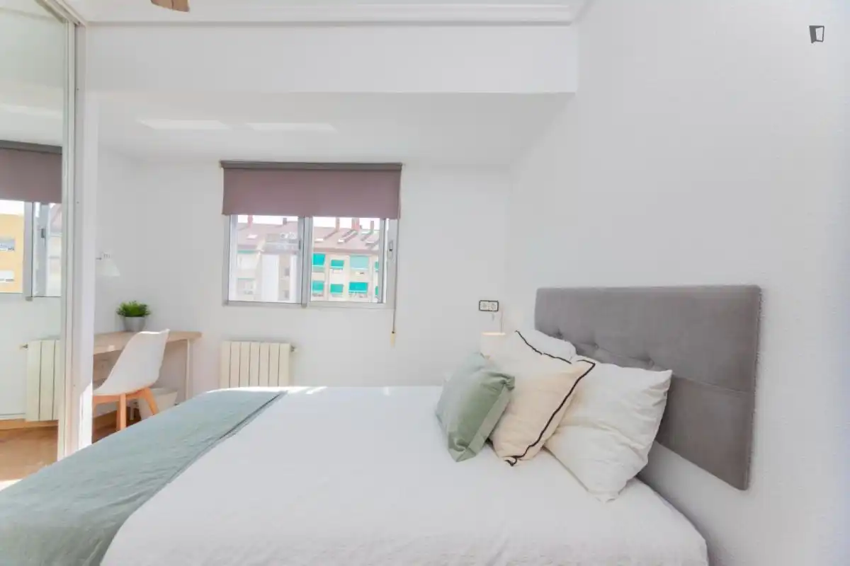 Dormitori de Apartament per a compartir en  Valencia Capital amb Moblat, Forn i Rentadora