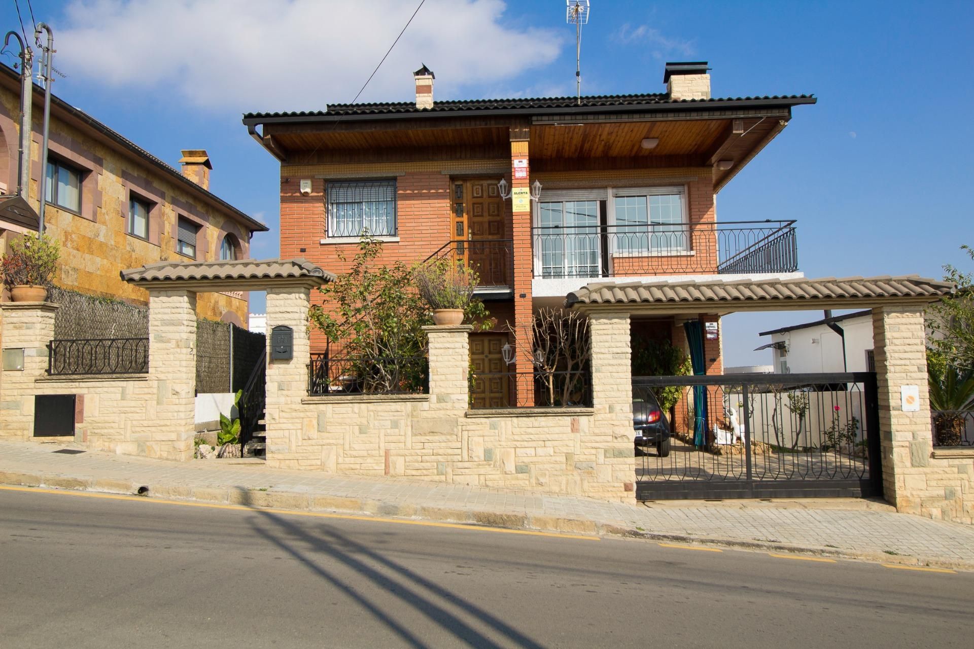 Exterior view of House or chalet for sale in Viladecans  with Private garden, Balcony and Alarm