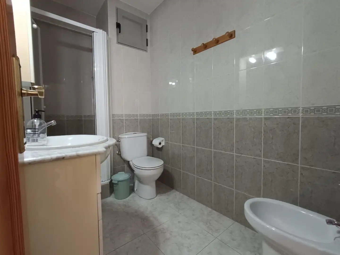 Bathroom of Flat for sale in Córdoba  with Air Conditioner, Terrace and Furnished