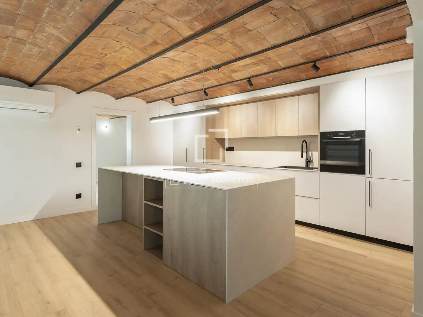 Cuina de Pis en venda en Barcelona amb Aire condicionat, Parquet i Traster