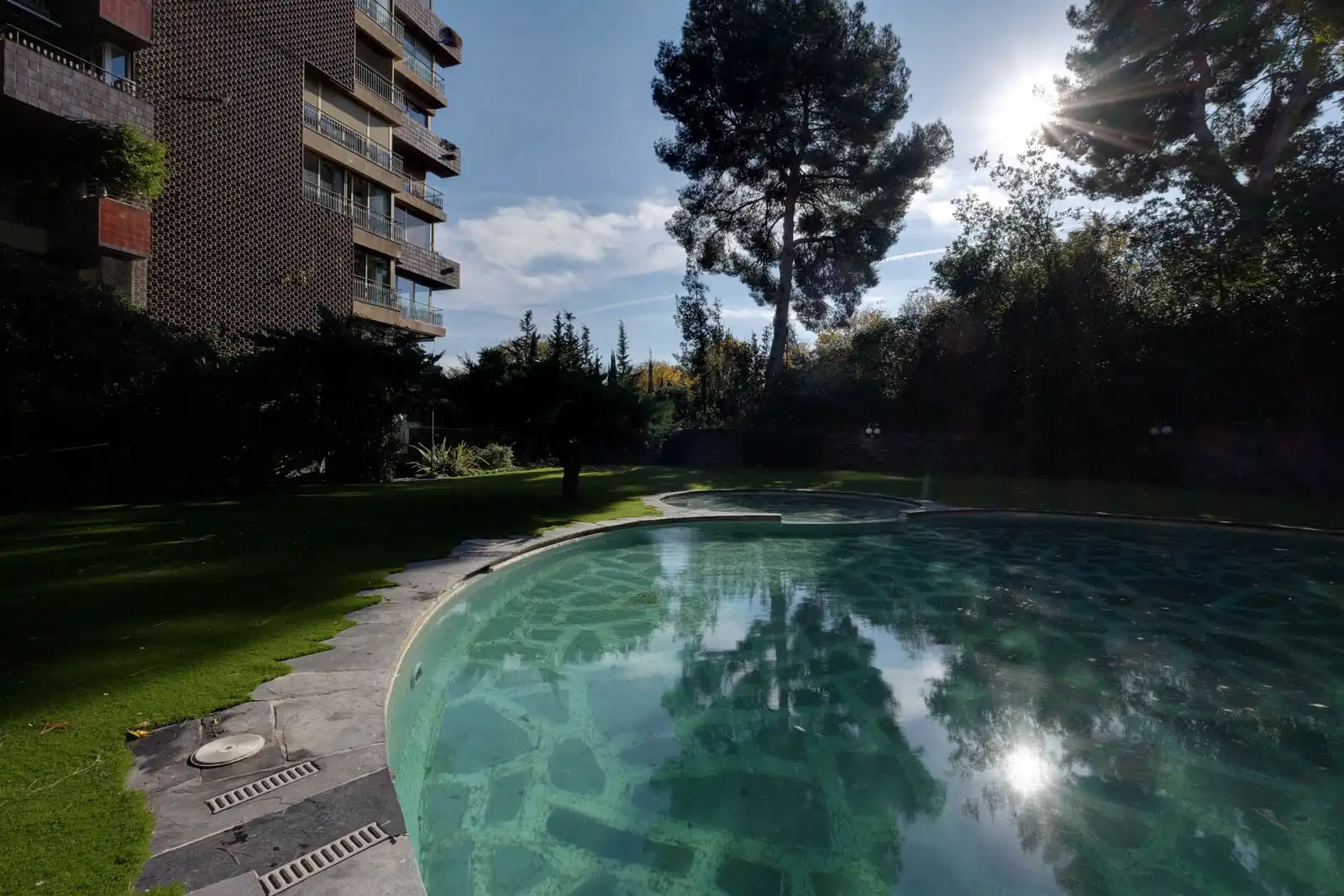 Schwimmbecken von Wohnung zum Verkauf in Barcelona mit Klimaanlage, Heizung und Parkett