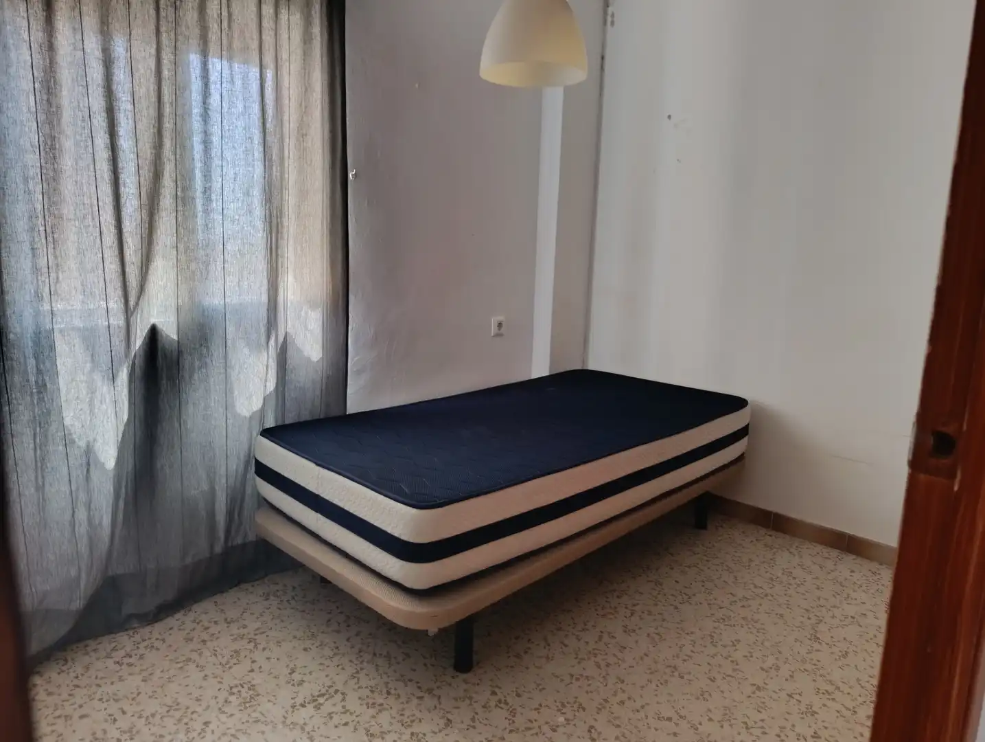 Habitación de Piso de alquiler en Dos Hermanas con Aire acondicionado, Terraza y Amueblado