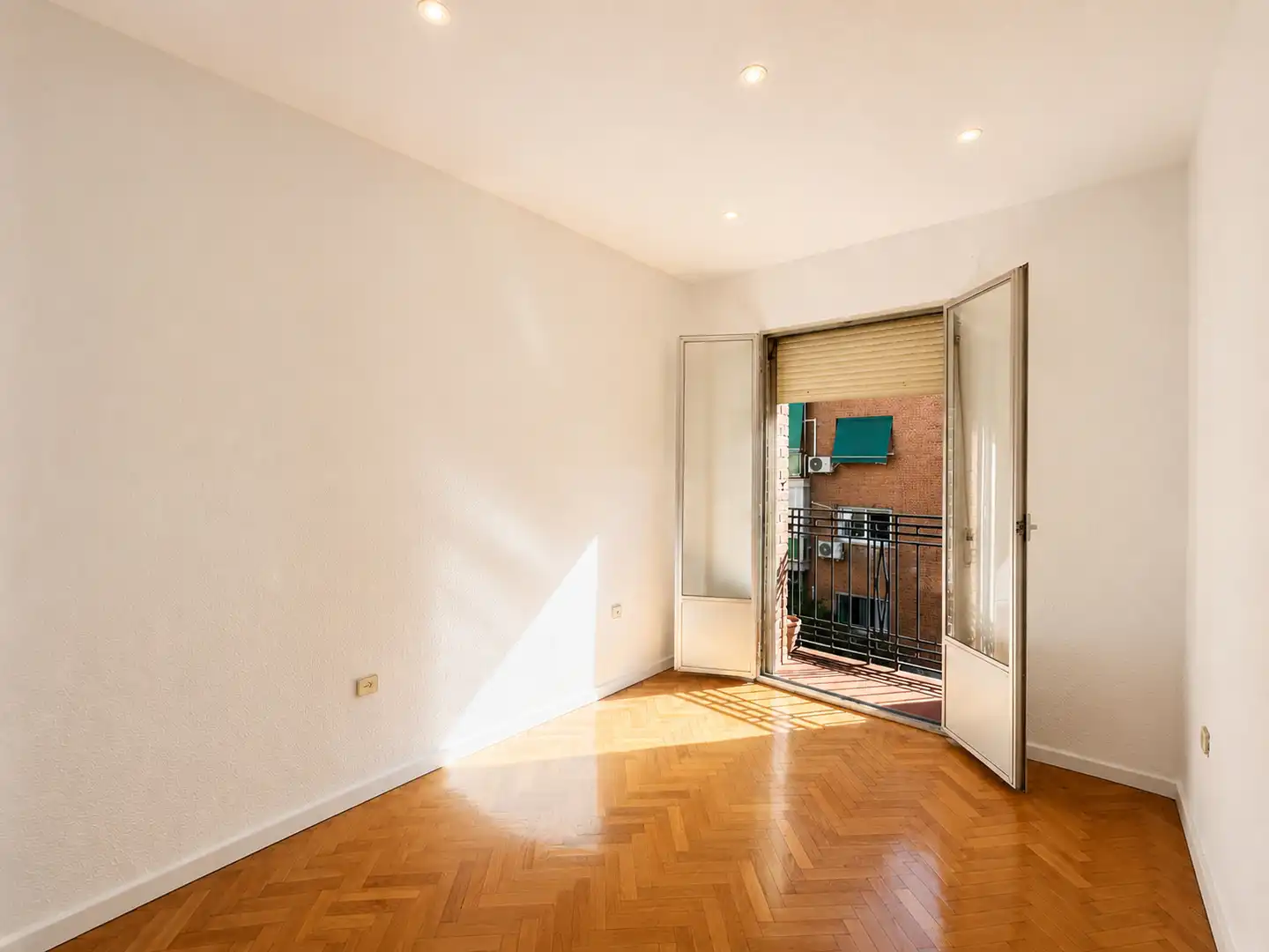 Habitación de Piso en venta en Madrid con Aire acondicionado y Balcón