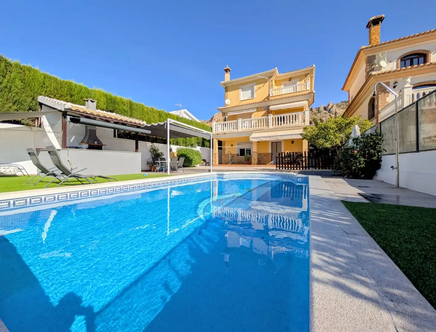 Chalet con piscina en venta en Alcalde Manuel de la Plata