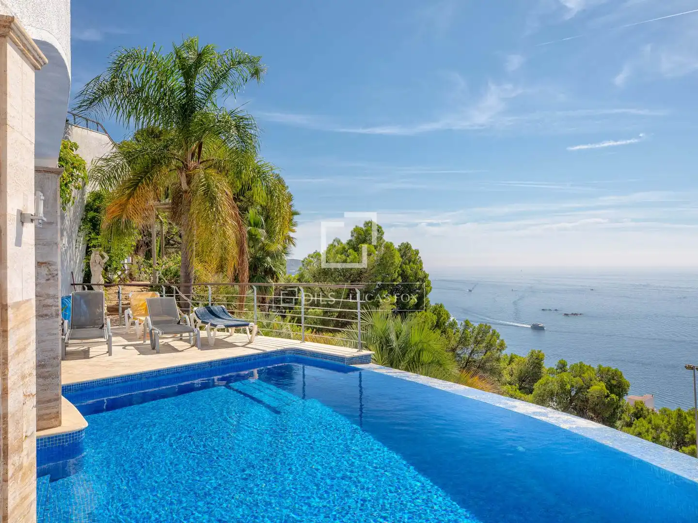 Detached house with terrace for sale in Almadrava - Canyelles - Puig-Rom