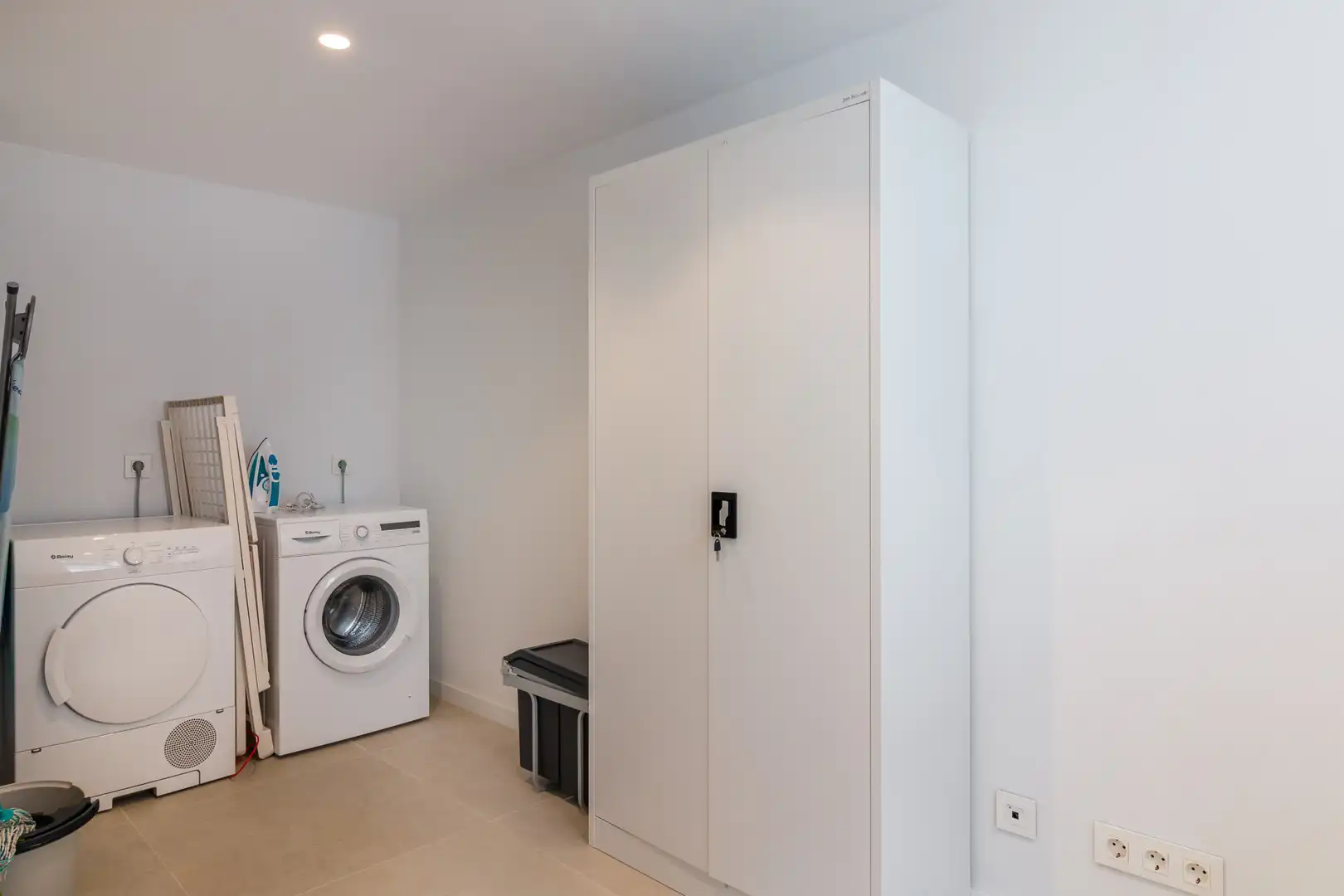 Habitación de Casa adosada en venta en Istán con Aire acondicionado, Terraza y Piscina