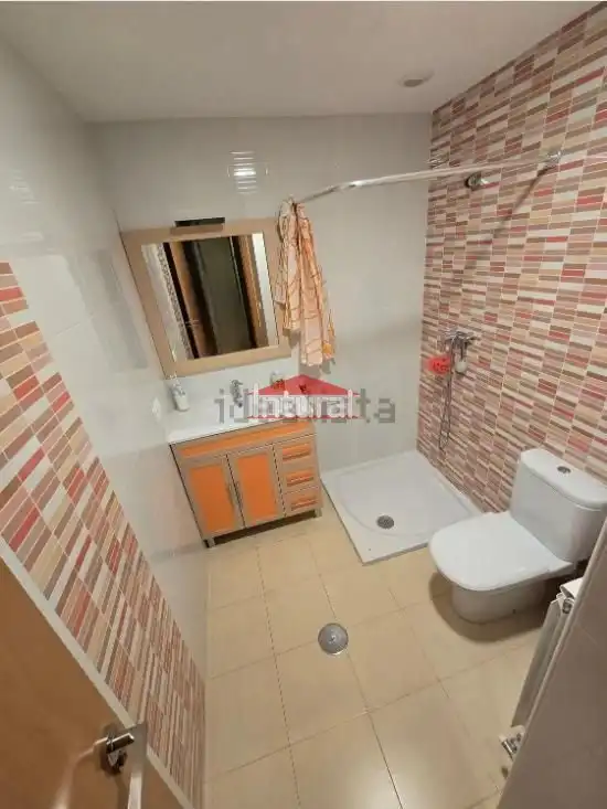 Baño de Piso en venta en Albacete con Calefacción, Trastero y Amueblado