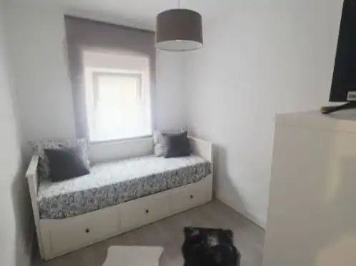 Bedroom of Flat for sale in Madrid  with Terrace, Storage room and Washing machine
