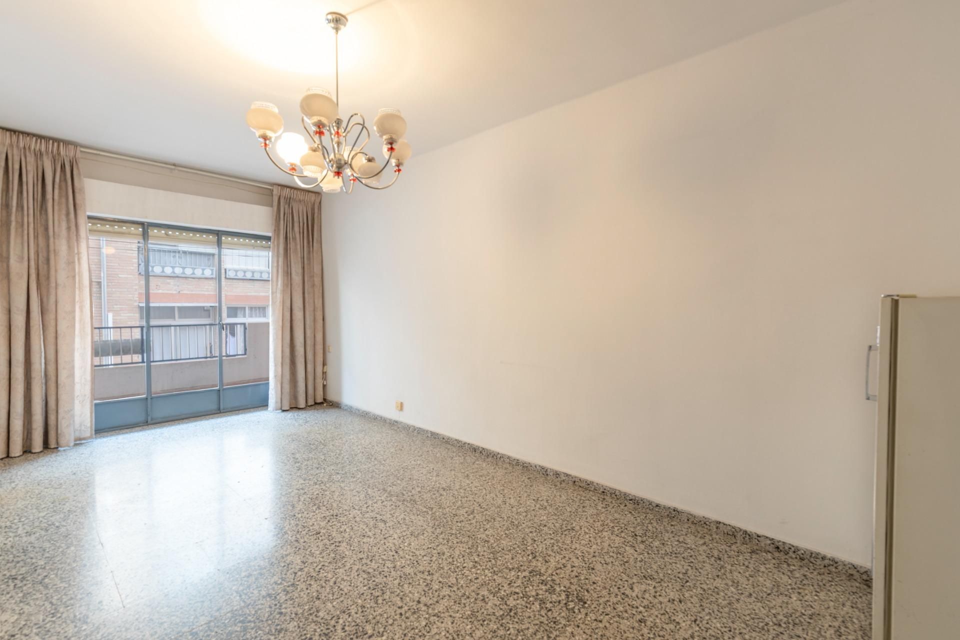 Piso en venta en  Granada Capital con Terraza y Balcón