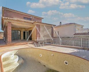 Vista exterior de Casa o xalet en venda en Vilanova i la Geltrú amb Aire condicionat, Calefacció i Terrassa