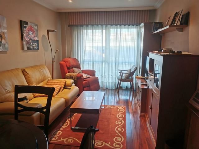 Sala de estar de Apartamento en venta en Santiago de Compostela  con Calefacción, Trastero y Amueblado
