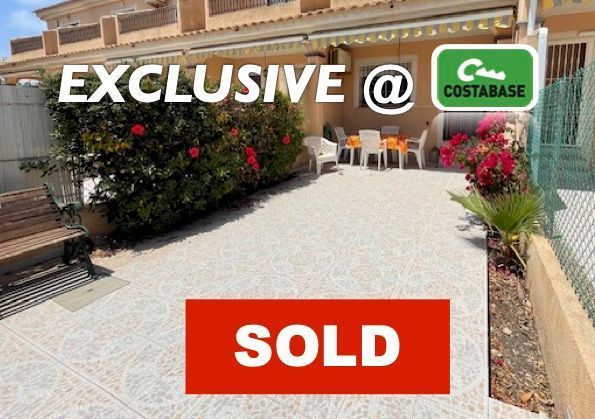 Vista exterior de Dúplex en venda en Pilar de la Horadada amb Aire condicionat, Calefacció i Jardí privat
