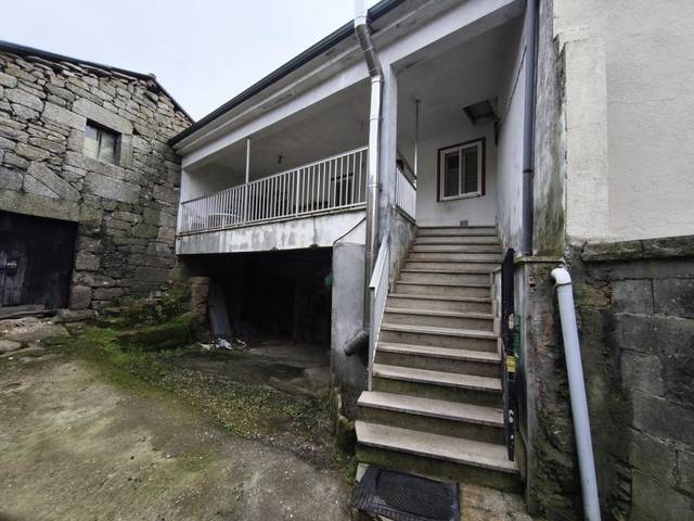 Casa adosada en Venta en Vilardevós