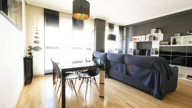 Piso en Venta en De La Esfinge en Canillejas
