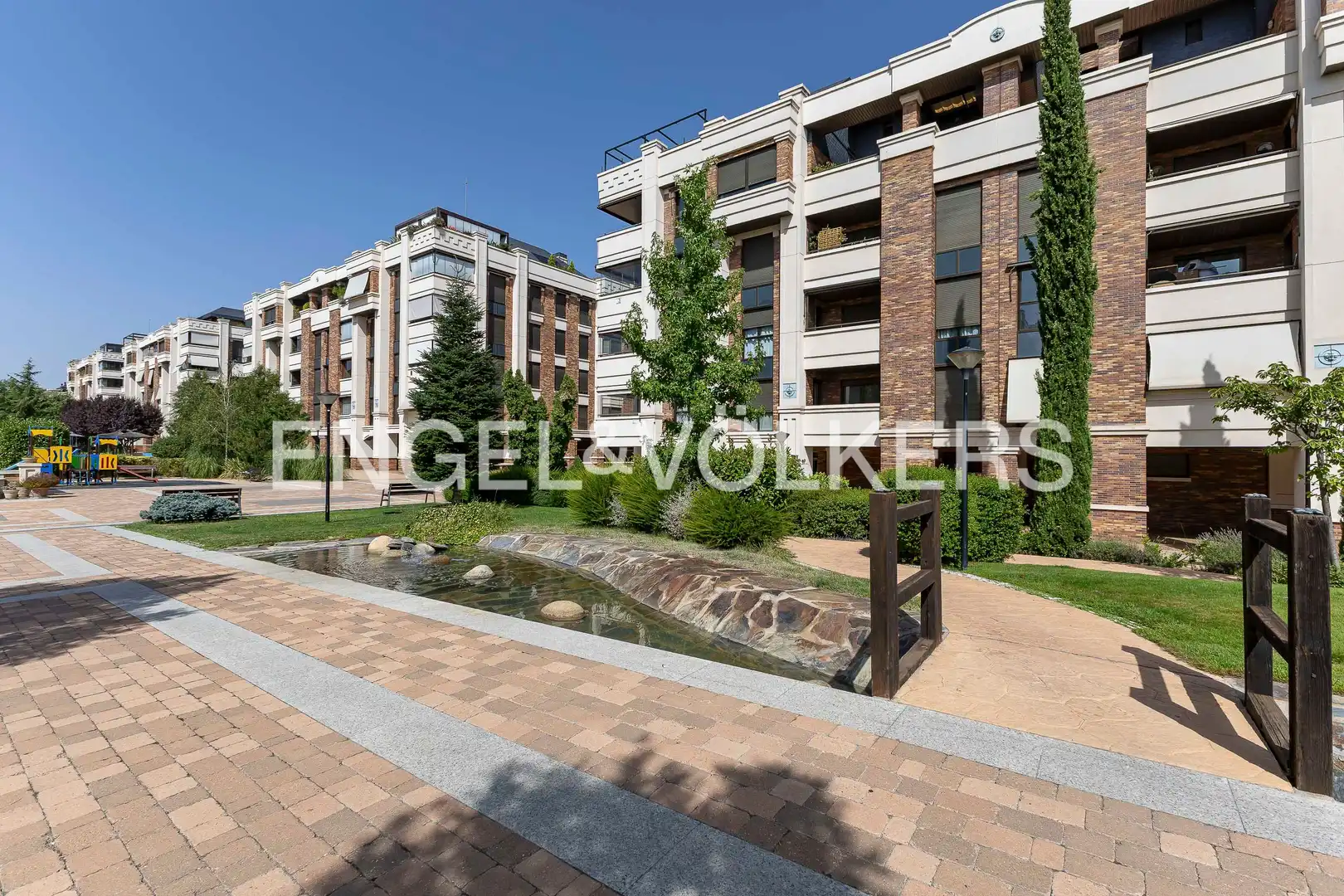 Vista exterior de Pis en venda en Majadahonda amb Aire condicionat, Calefacció i Terrassa