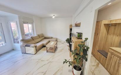 Living room of Flat for sale in Castellón de la Plana / Castelló de la Plana  with Terrace, Furnished and Oven