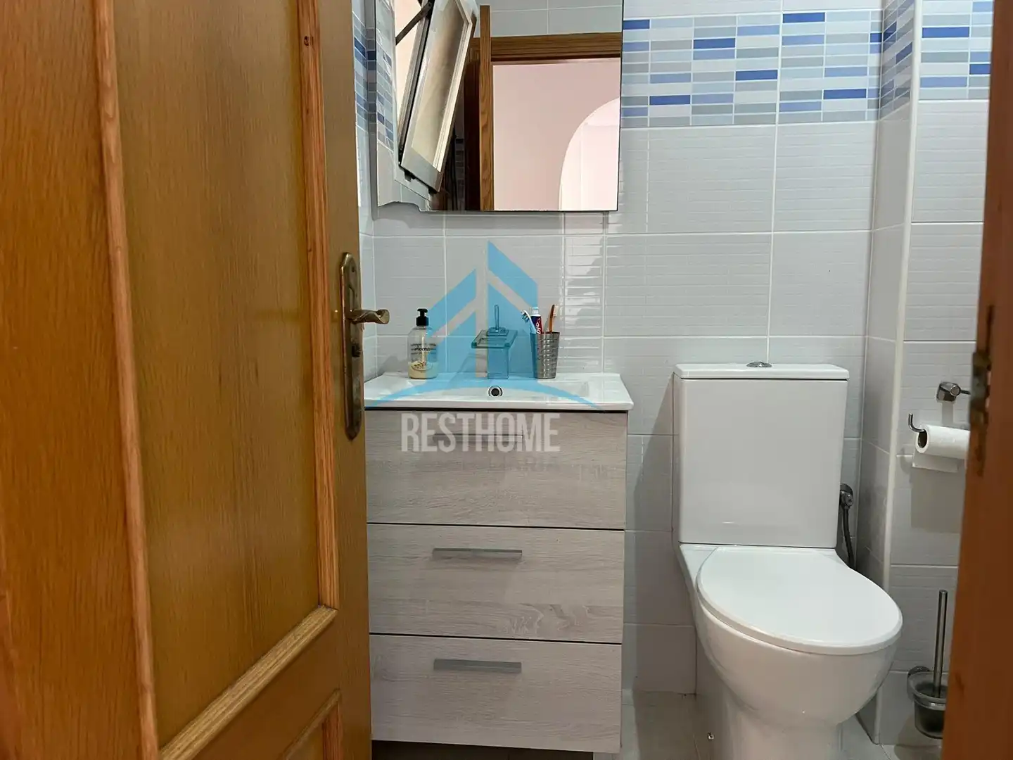 Bany de Apartament en venda en Torrevieja amb Aire condicionat, Jardí privat i Terrassa