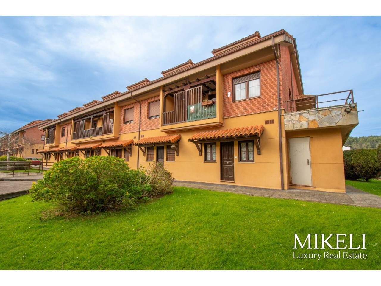 Exterior view of Apartment for sale in Piélagos  with Heating and Alarm