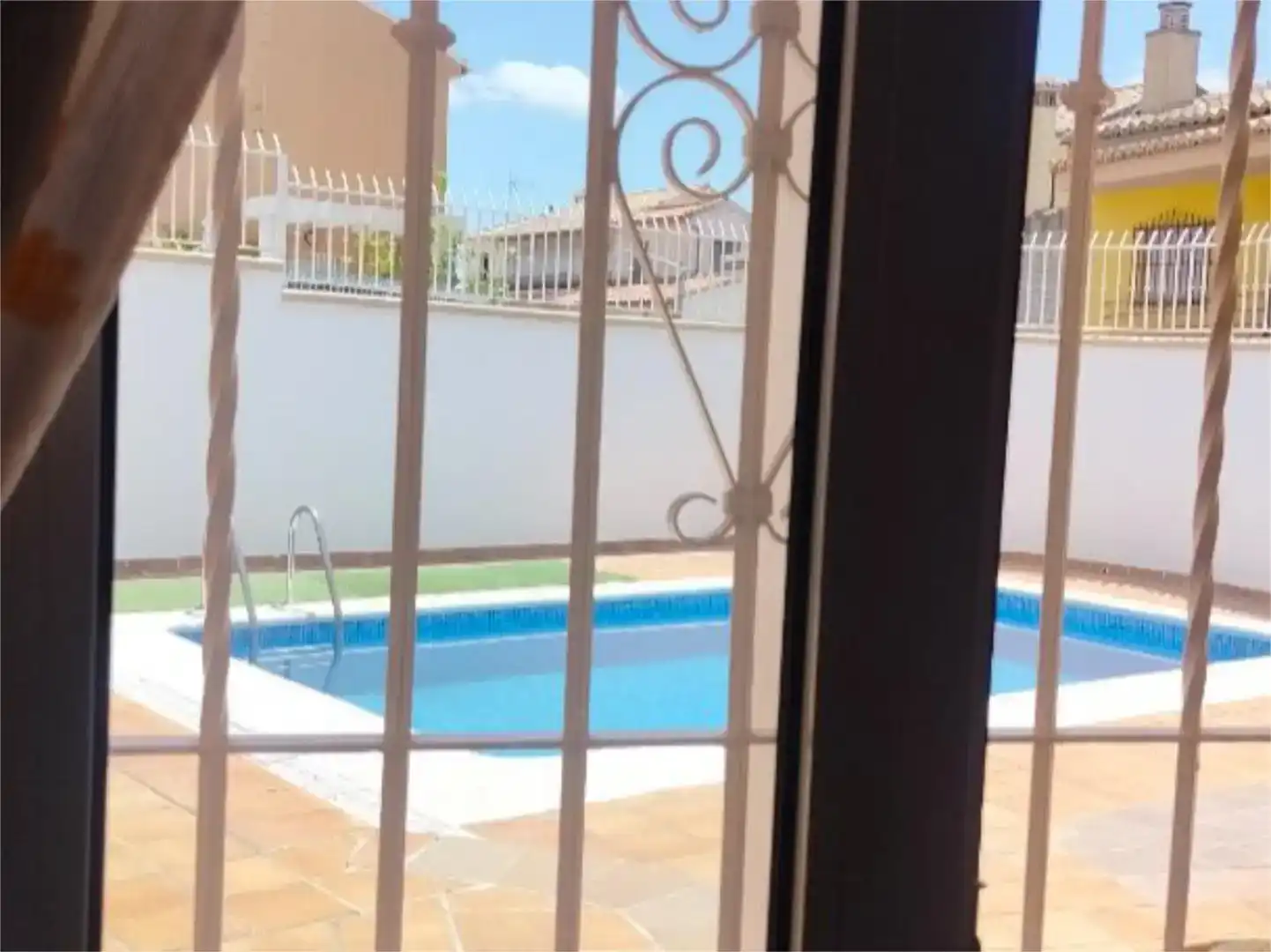 Swimming pool of Houses for share in Jun, Granada