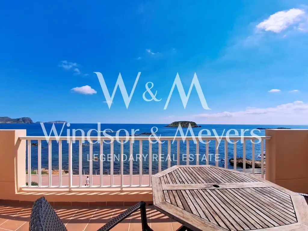 Vista exterior de Apartamento en venta en Santa Eulària des Riu con Aire acondicionado, Amueblado y Piscina comunitaria