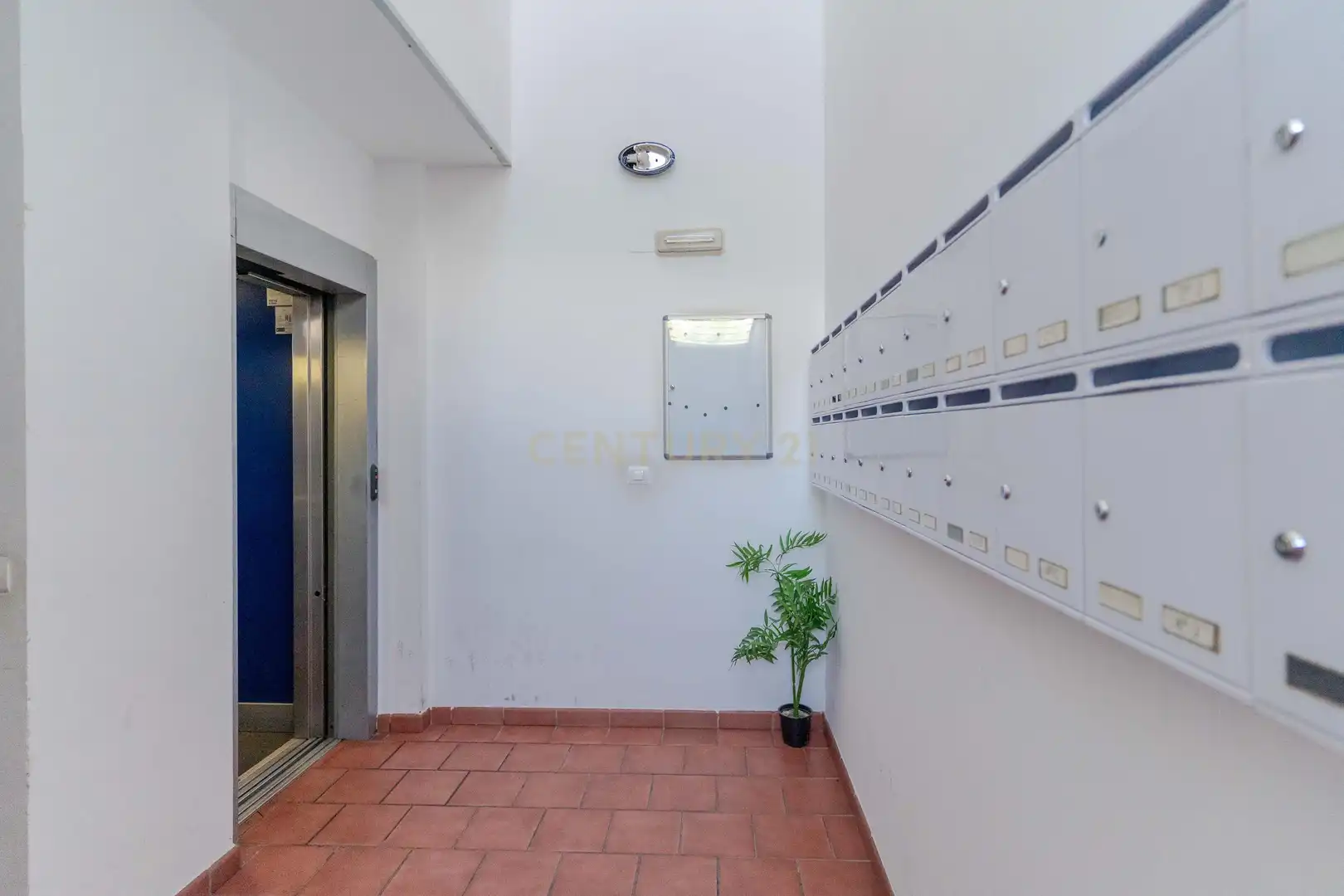 Flat for sale in Granada  with Air Conditioner