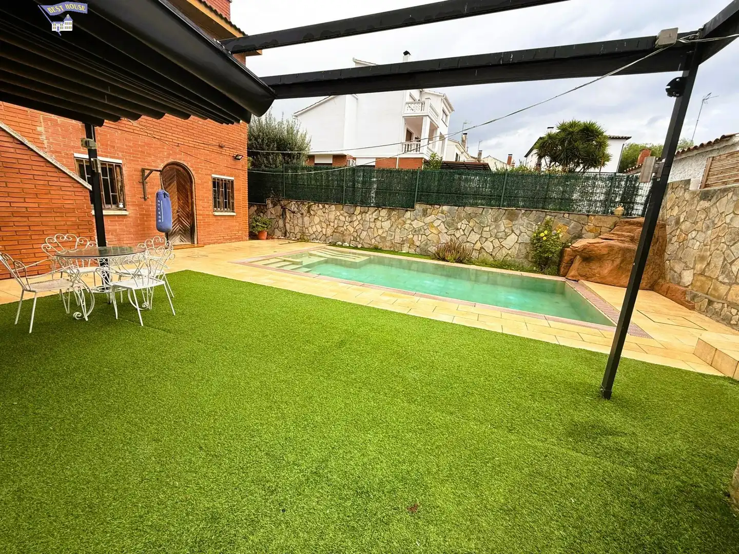 Piscina de Casa o chalet en venta en Barberà del Vallès con Calefacción, Jardín privado y Parquet