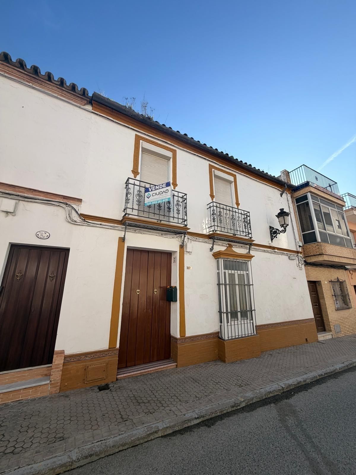 Exterior view of House or chalet for sale in Morón de la Frontera  with Terrace