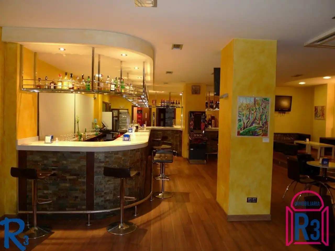 Local comercial en venda a San Mamés - La Palomera