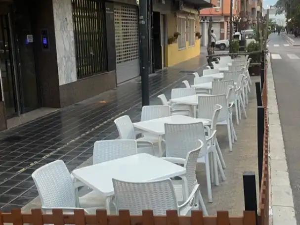 Locale commerciale in cessione a Avenida dels furs 16