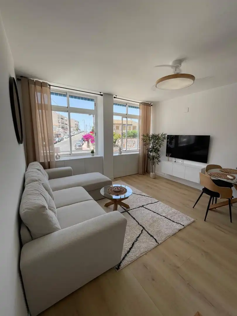 Sala d'estar de Dúplex en venda en Torrevieja amb Terrassa, Moblat i Balcó