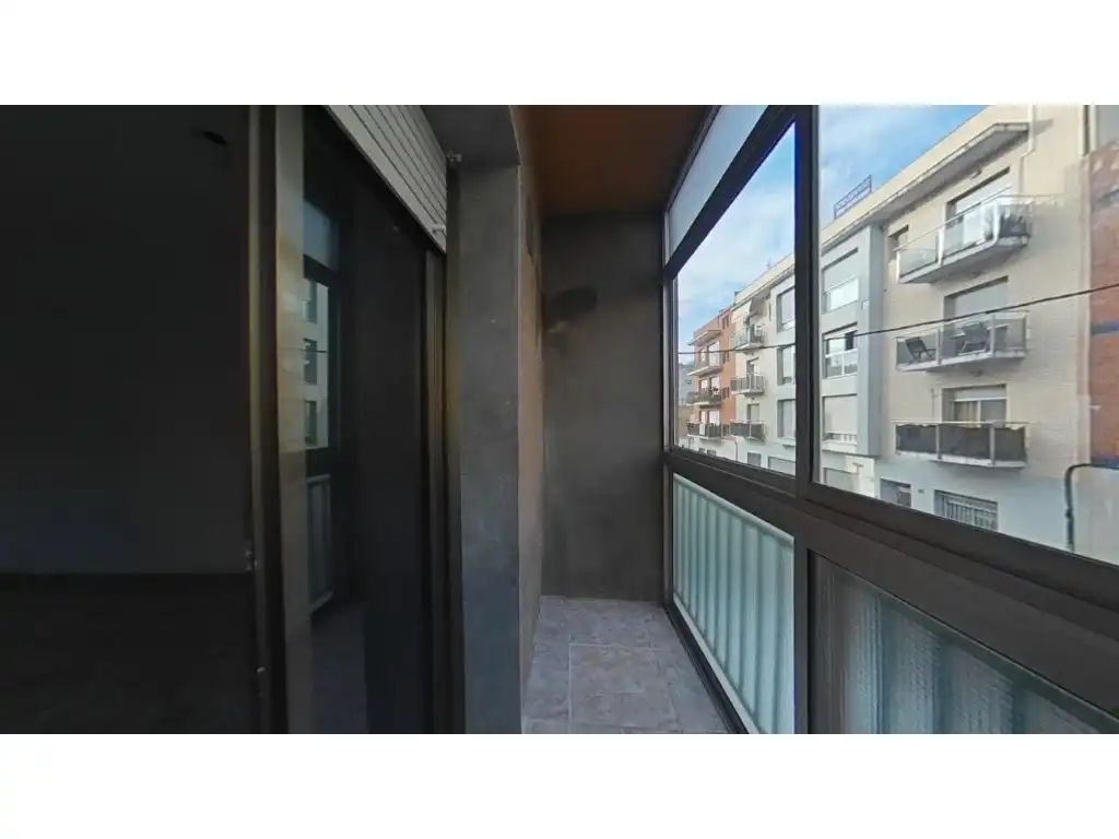Flat for sale in Calle Vint-I-U, imagen 2