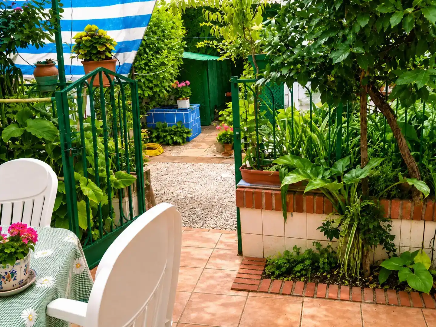 Jardí de Casa adosada en venda en Pinos Puente amb Balcó