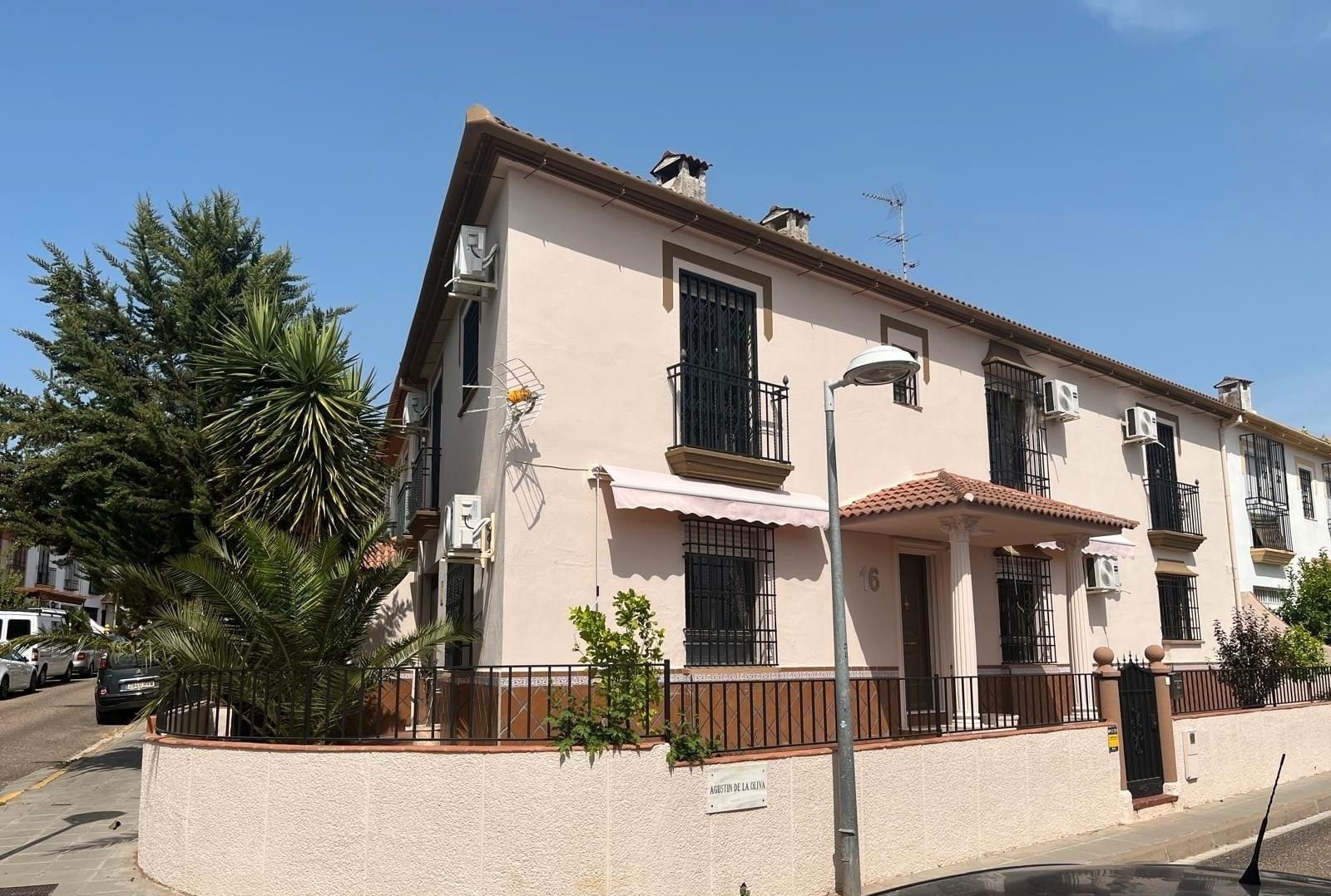Vista exterior de Casa adosada en venda en  Córdoba Capital