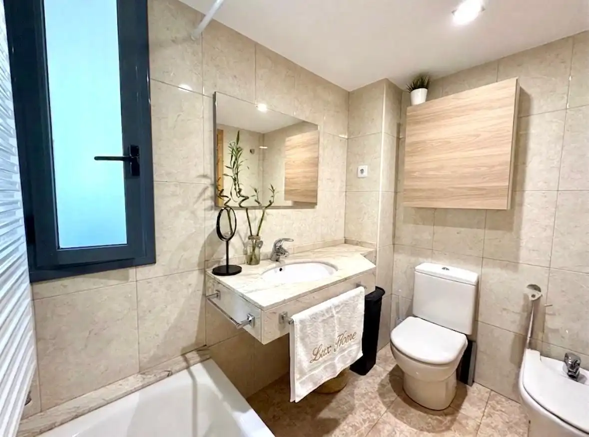 Baño de Piso en venta en Santa Perpètua de Mogoda con Aire acondicionado, Calefacción y Jardín privado