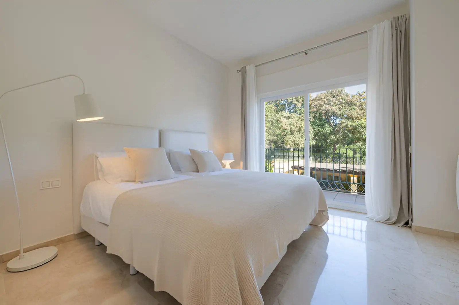 Habitación de Apartamento en venta en Marbella con Aire acondicionado, Terraza y Trastero
