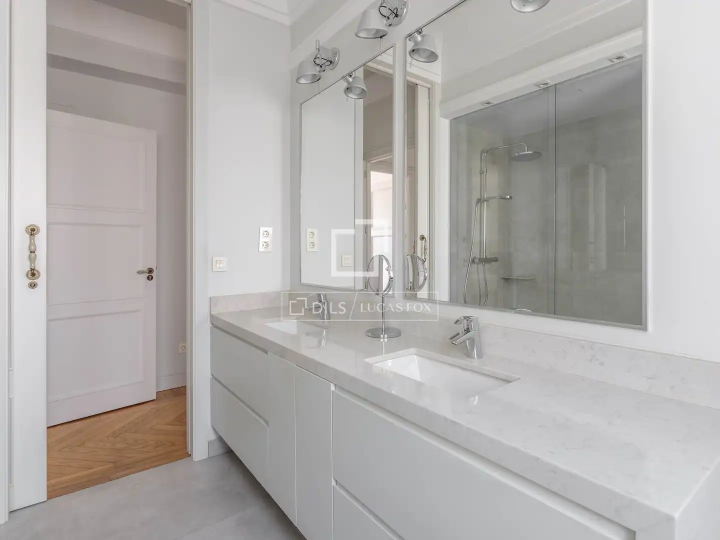 Bathroom of Attic for rent in Madrid  with Air Conditioner, Heating and Parquet flooring