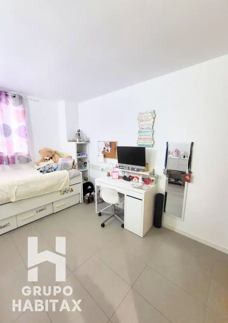 Bedroom of Duplexes for sale in Santa Coloma de Gramenet