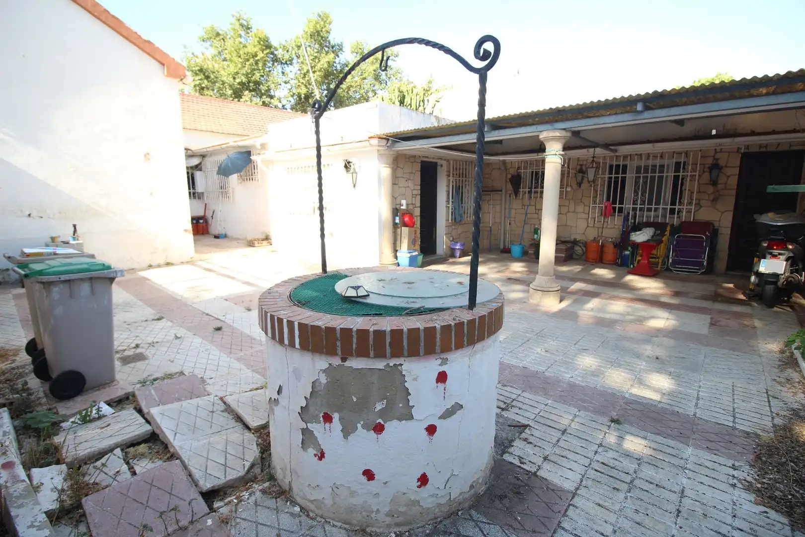 Vista exterior de Casa o xalet en venda en Málaga amb Jardí privat i Traster