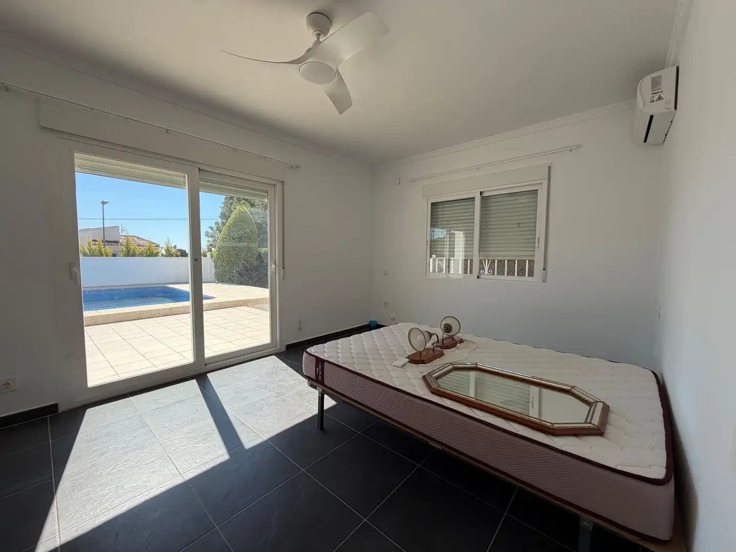 Habitación de Casa o chalet en venta en La Nucia con Aire acondicionado, Calefacción y Jardín privado